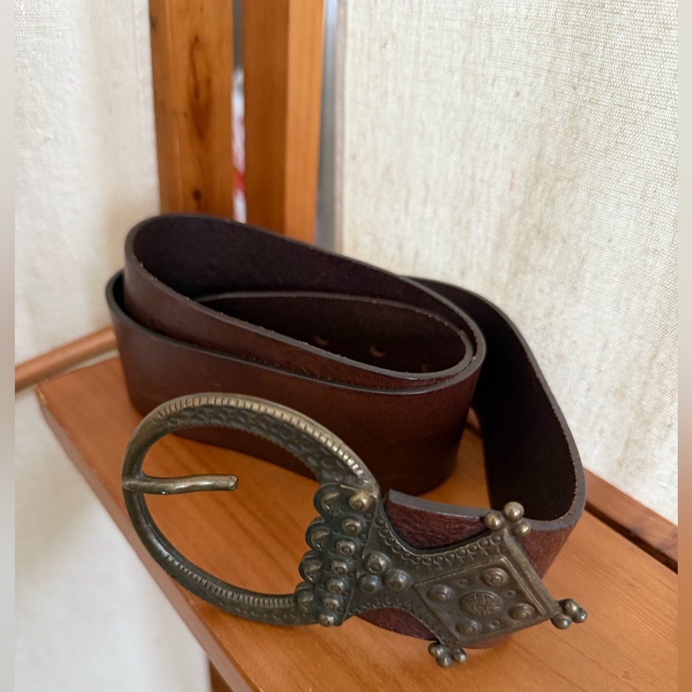 Max Mara Weekend leather belt in a dark color and size M